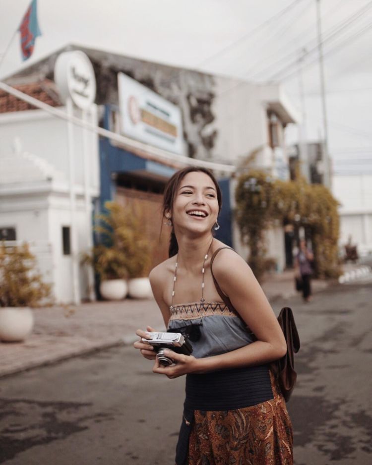 15 Foto Traveling Putri Marino yang Cantik Memesona. Perlu Ditiru Biar IG Kamu Nggak Gitu-gitu Aja!