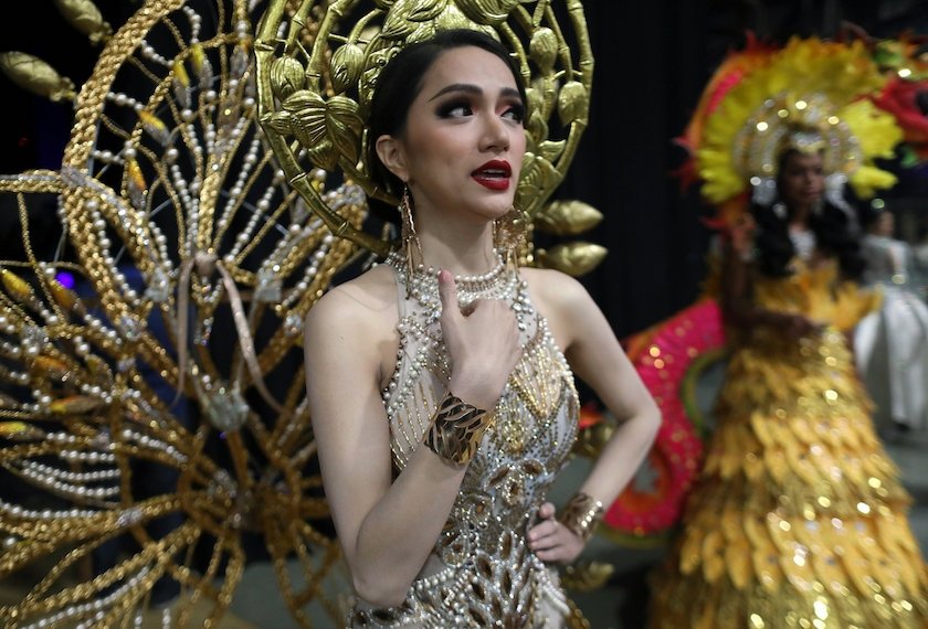 Parade Foto Kontestan Ajang Kecantikan Transgender Internasional. Cewek Lihat ini Pasti Sakit Hati :(