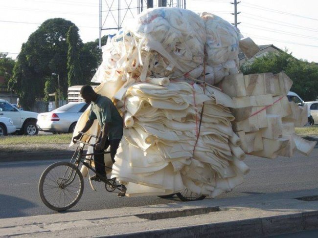 10 Potret Sepeda dan Motor yang Kelebihan Muatan. Miris Banget Tapi Kocak Juga!