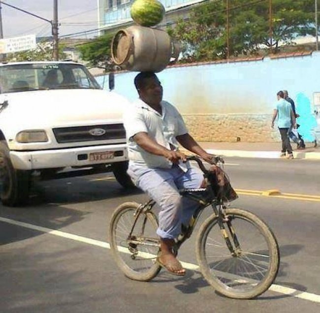 10 Potret Sepeda dan Motor yang Kelebihan Muatan. Miris Banget Tapi Kocak Juga!