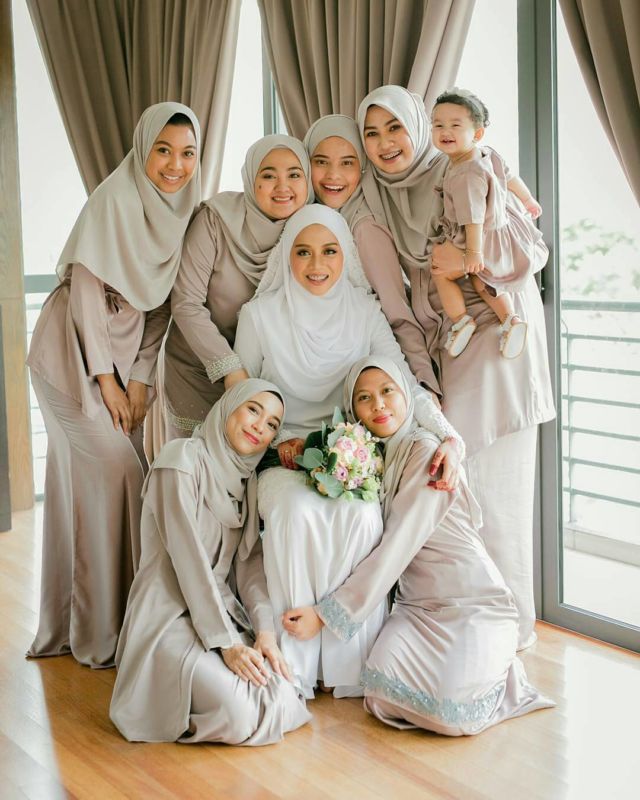 Anggunnya HQQ, 16+ Inspirasi Busana Bridesmaid Syar'i Menutup Dada Ini Layak Diadopsi