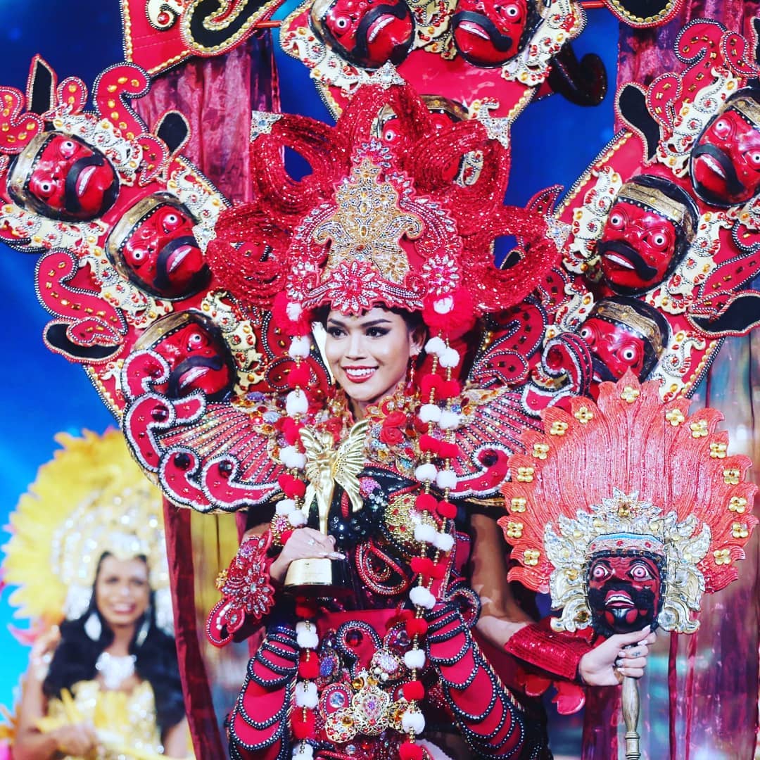 Parade Foto Kontestan Ajang Kecantikan Transgender Internasional. Cewek Lihat ini Pasti Sakit Hati :(