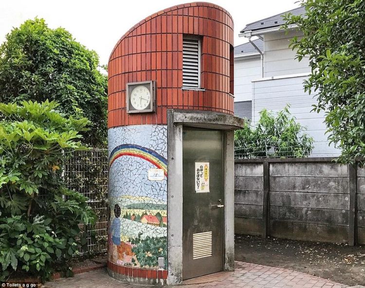 12 Desain Toilet Umum Paling Gokil di Jepang. Unik dan Kreatif Banget ya Idenya!