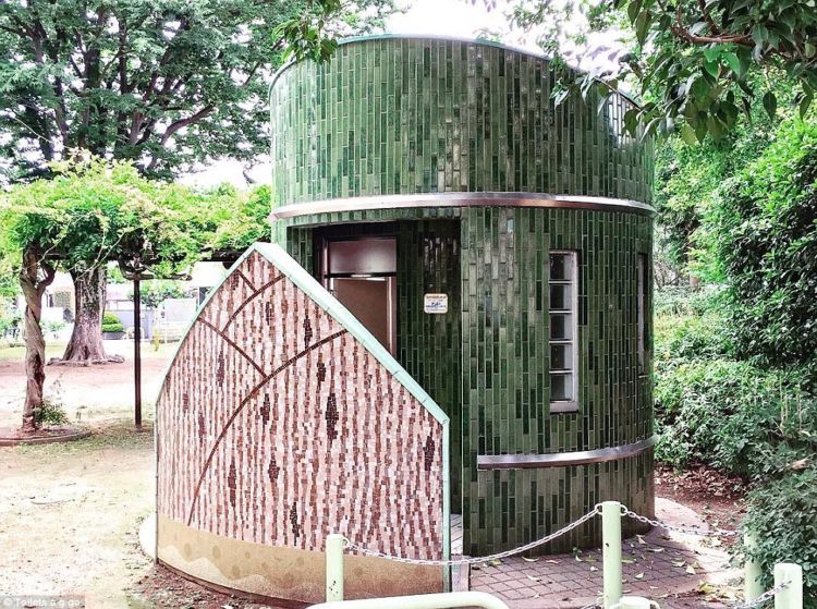 12 Desain Toilet Umum Paling Gokil di Jepang. Unik dan Kreatif Banget ya Idenya!