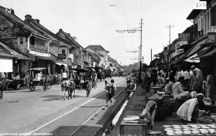 15 Potret Lawas Kota Jakarta di Era Penjajahan Belanda. Terasa Sangat Syahdu dan Penuh Nostalgia!