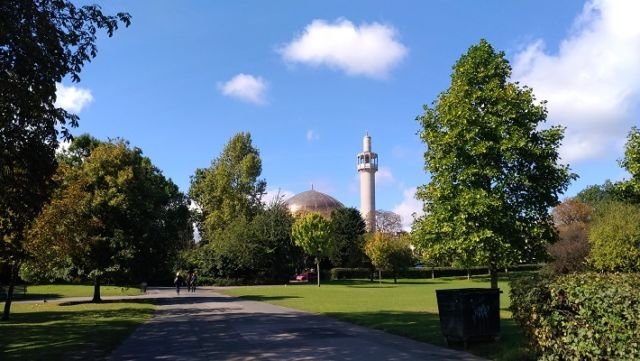 Masjid Tampak Dari Regent Partk