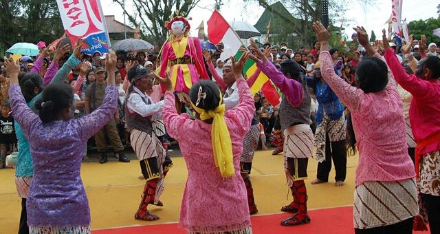 5 Ritual Memanggil Hujan Unik di Indonesia, Dari Tarian Hingga Aksi Menyiksa Diri