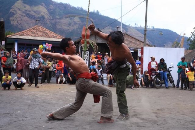 5 Ritual Memanggil Hujan Unik di Indonesia, Dari Tarian Hingga Aksi Menyiksa Diri