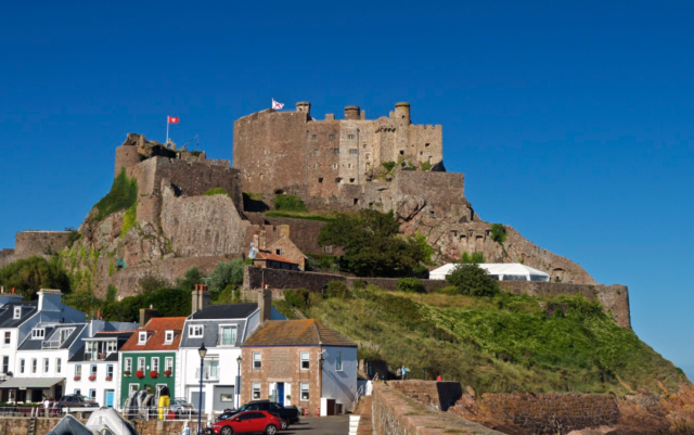 Kemegahan Mont Orgueil Castle