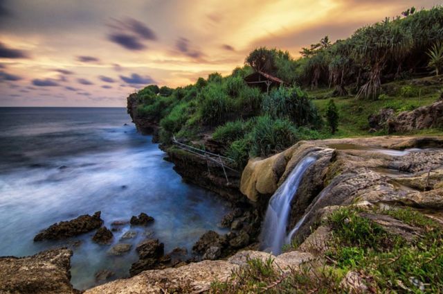 Air Terjun Pantai Jogan Gunungkidul