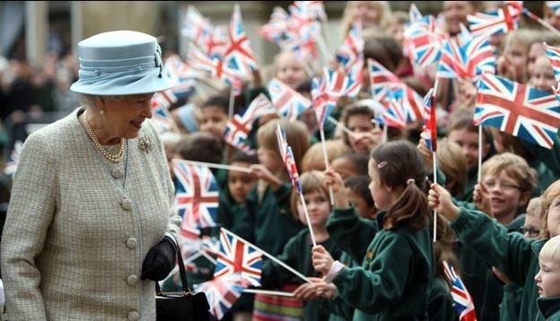 10 Kebiasaan dan Budaya Unik Orang UK yang Wajib Kamu Ketahui Bila Ingin Ke Sana. Jangan Baperan, Ya?