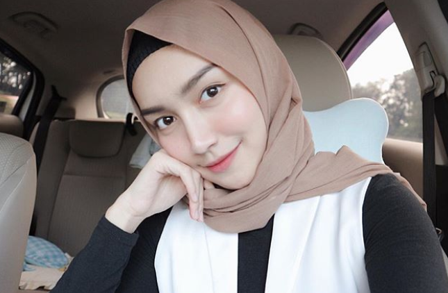 Makin Cantik dan Keibuan, Inilah Penampilan Melody Prima Setelah Berhijab