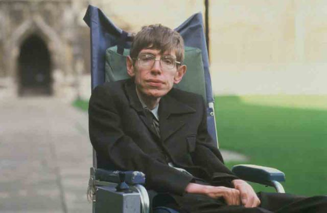 6 Kecanggihan Teknologi dari Kursi Roda Stephen Hawking. Sumpah Keren Banget!