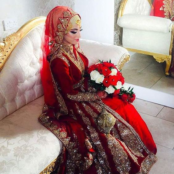 12 Inspirasi Busana Pengantin India Berhijab yang Menawan Hati. Saatnya Tampil Glamor dan Santun Kala Jadi Ratu Sehari