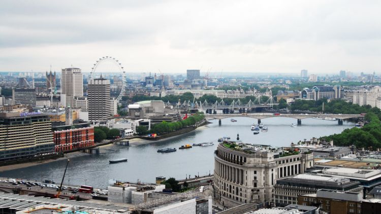 Pesona Sungai Thames Hingga Kastil Edinburgh, 6 Tempat Ini Bisa Bikin Kamu Kejang-Kejang Ingin ke UK