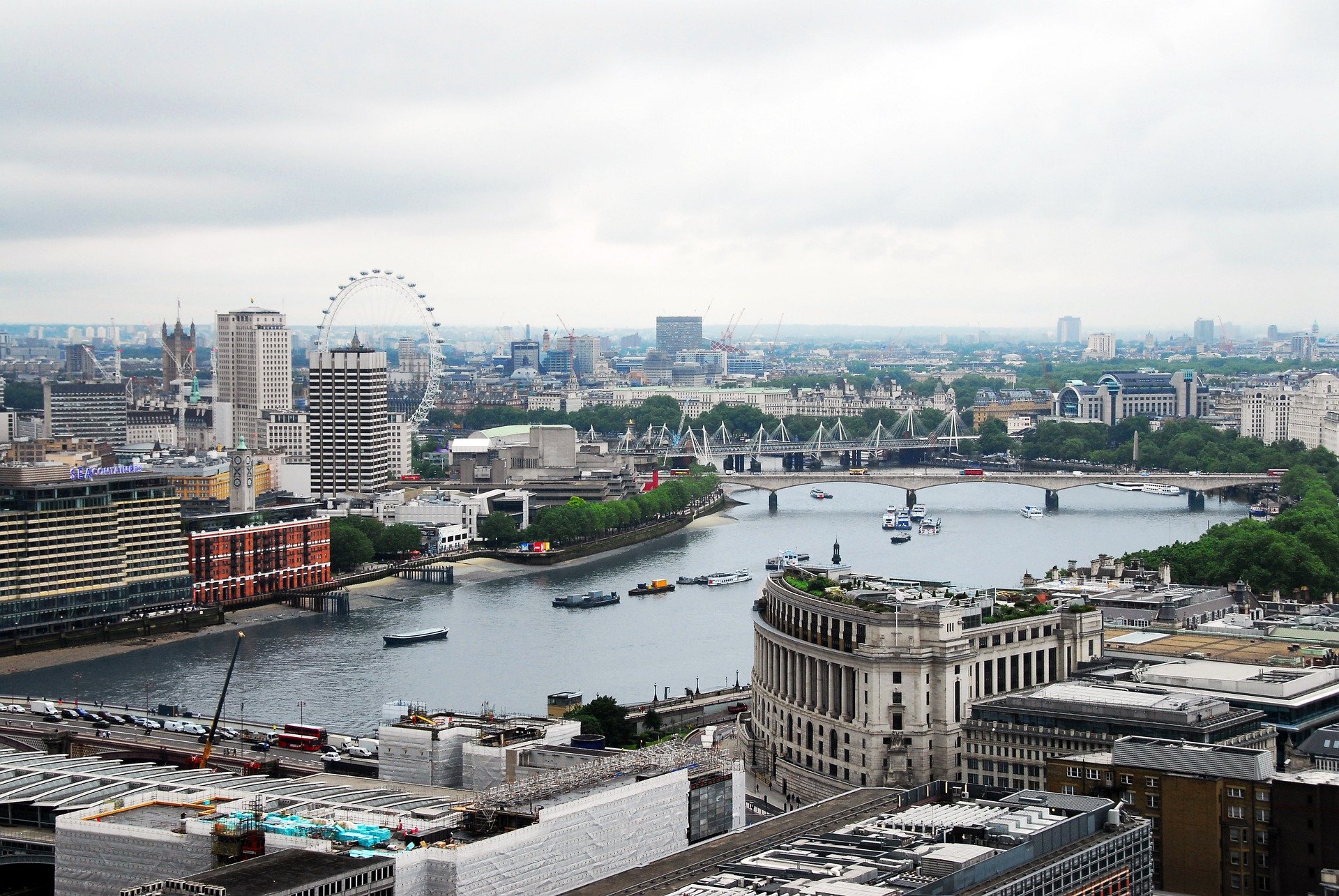 Pesona Sungai Thames Hingga Kastil Edinburgh, 6 Tempat Ini Bisa Bikin Kamu Kejang-Kejang Ingin ke UK