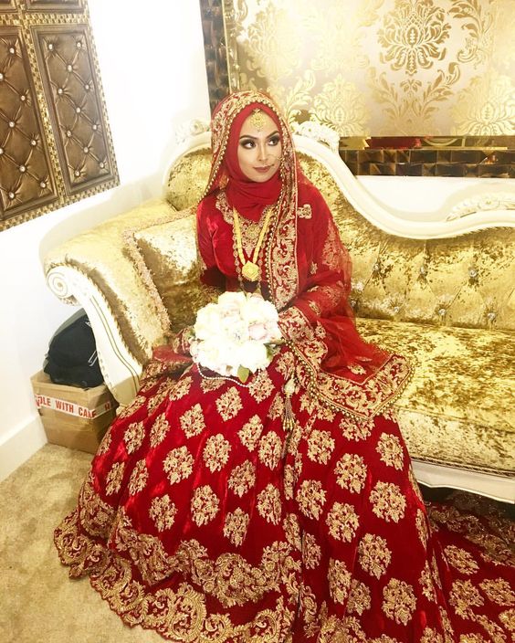 12 Inspirasi Busana Pengantin India Berhijab yang Menawan Hati. Saatnya Tampil Glamor dan Santun Kala Jadi Ratu Sehari