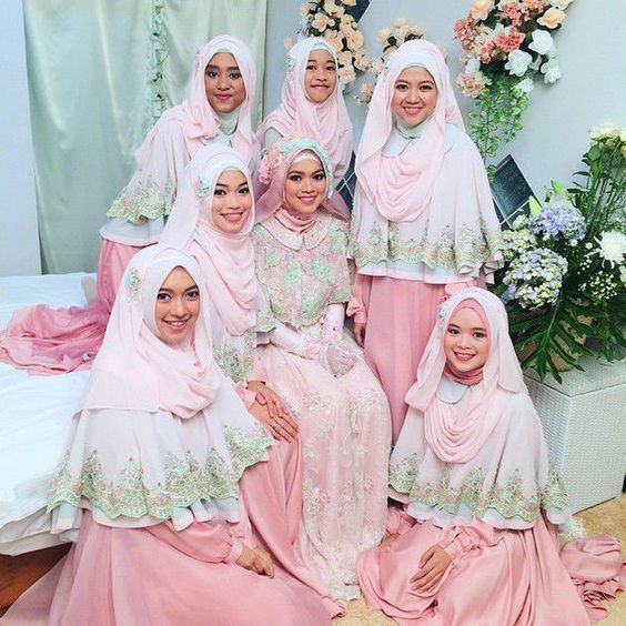 Anggunnya HQQ, 16+ Inspirasi Busana Bridesmaid Syar'i Menutup Dada Ini Layak Diadopsi