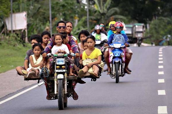 Bonceng Ramean Ternyata Nggak Cuma Ada di Sini, Bahkan di Luar Negeri Banyak yang Lebih Absurd Lho