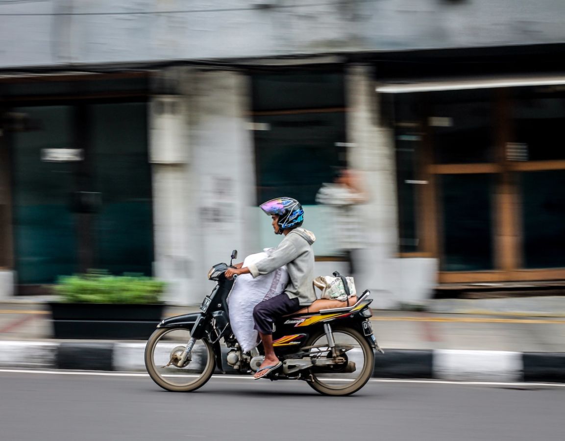 6 Perjuangan Kamu yang Masih Bergaji Rendah, tapi Harus Bantu Penuhi Kebutuhan Rumah