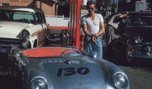 James Dean dan mobil balapnya