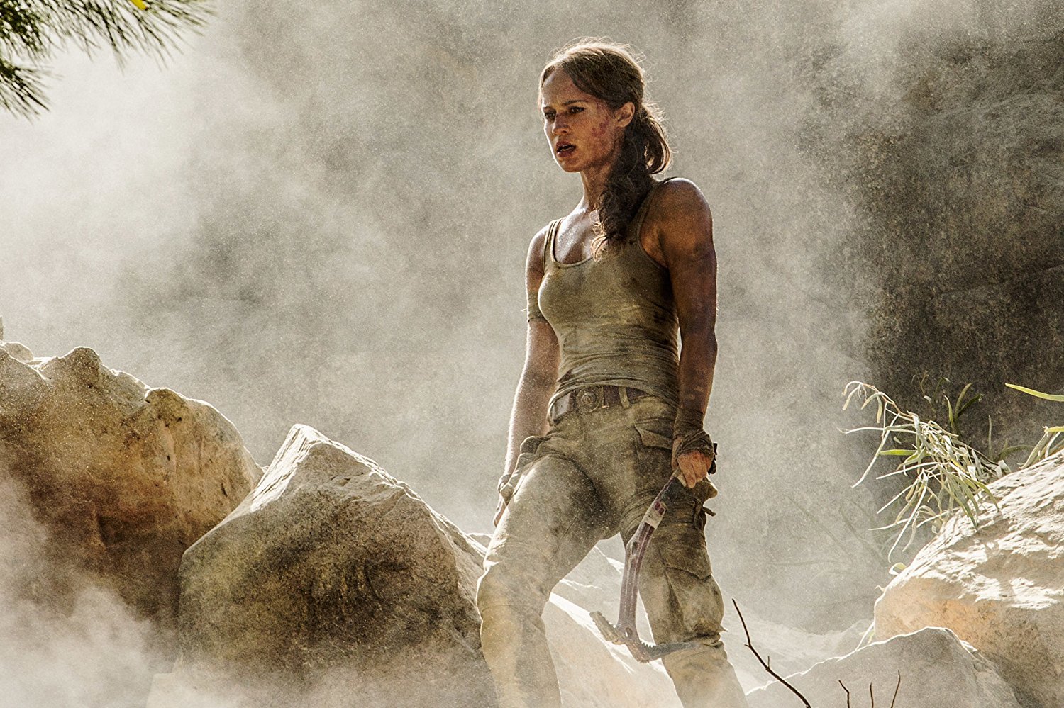 Mau Jadi Cewek Keren ? Tiru 5 Gaya Lara Croft-Nya Alicia Vikander Ini