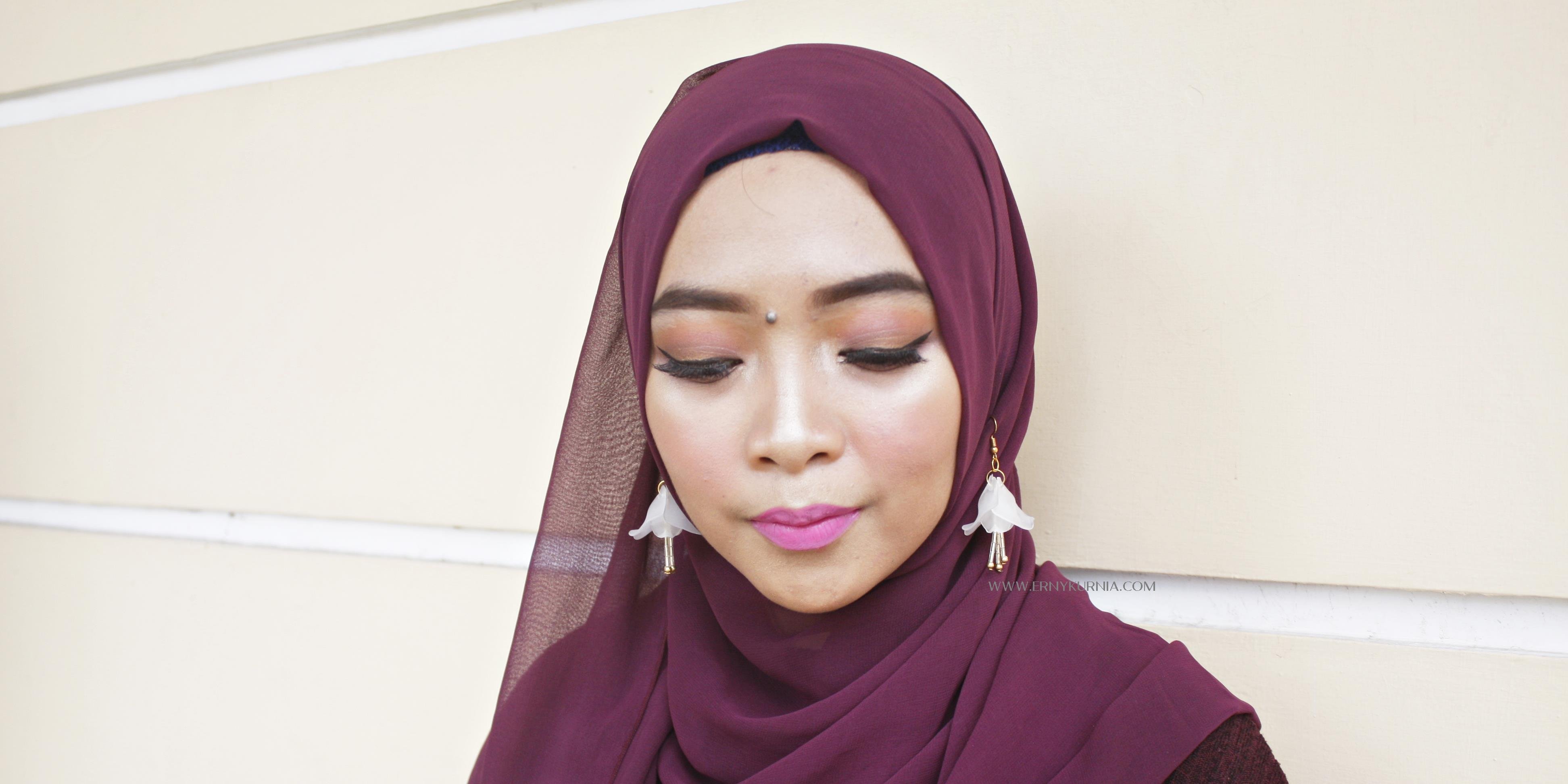 Membersihkan Make Up Mata Tanpa Iritasi, Begini Caranya!