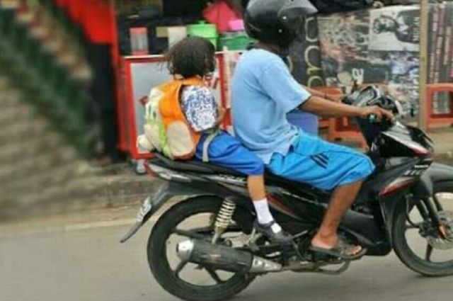 Bonceng Anak Kecil Jadi Hal Biasa di Indonesia, Padahal di 5 Negara Ini Aturannya Ketat Banget