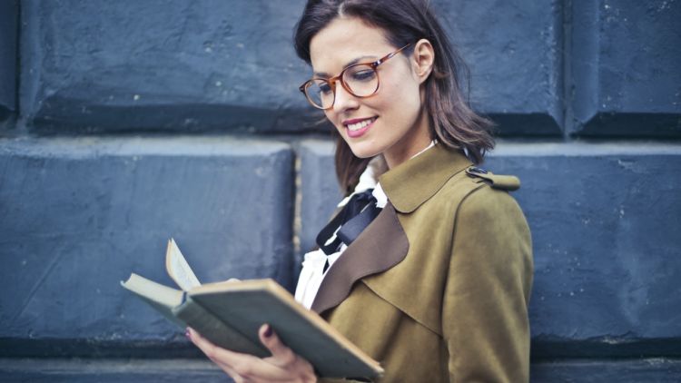 Membaca Potongan Masa Lalu Melalui Buku