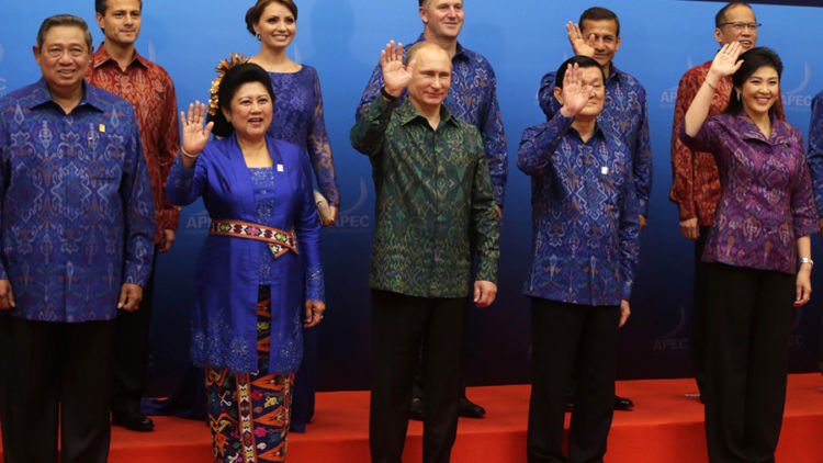 Untuk Kamu Generasi Millenial, Wajib Tahu 5 Fakta Unik Baju Batik Ini!