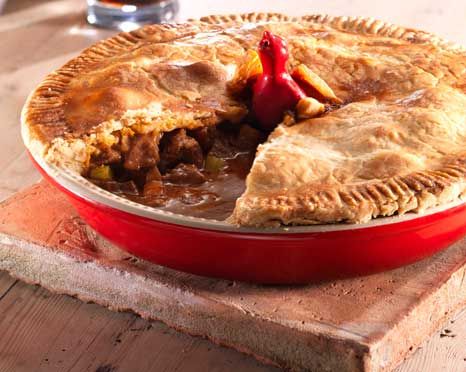 Menyantap steak sekaligus pie