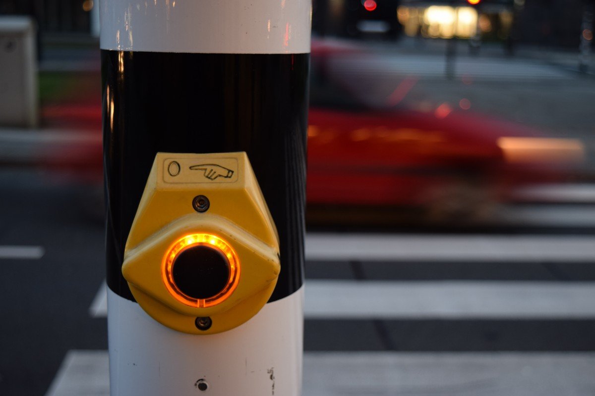 Hikmah dibalik Tombol Pedestrian yang Harus Kamu Tahu!