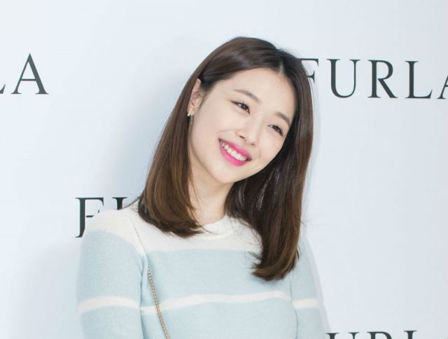 Sulli mengaku suka pakai BB Cream, lho