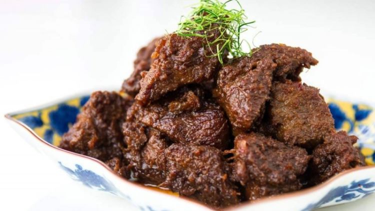 Dinilai Rendang Ayam Harus Crispy, Netizen 4 Negara Bersatu Membela Rendang!