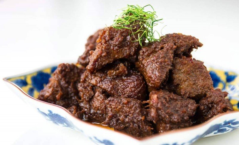 Dinilai Rendang Ayam Harus Crispy, Netizen 4 Negara Bersatu Membela Rendang!