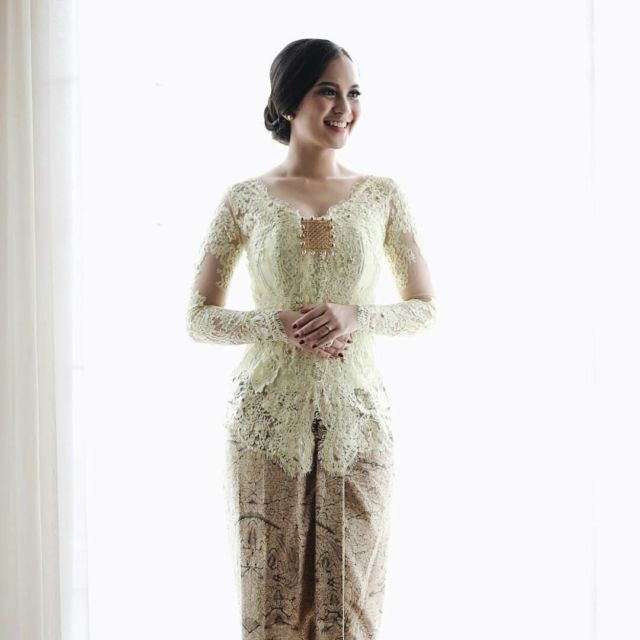 6 Variasi Kerah Kebaya yang Nggak Lekang Zaman; Bisa Dicocokkan dengan Bentuk Tubuh!