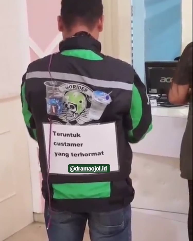 15 Tulisan di Jaket Ojol ini Bikin Penumpang Geregetan. Tapi Lumayan sih buat Hiburan di Jalan :D