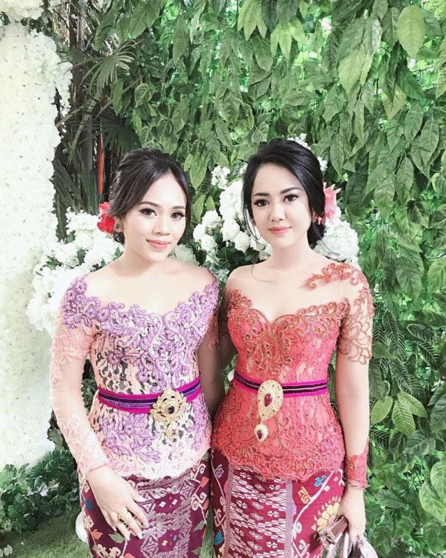 6 Variasi Kerah Kebaya yang Nggak Lekang Zaman; Bisa Dicocokkan dengan Bentuk Tubuh!