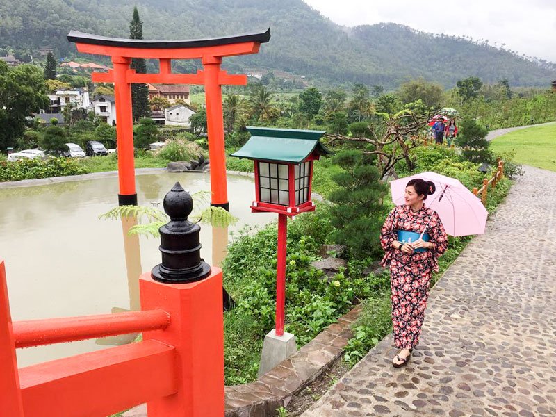 Nggak Harus ke Jepang, Kamu Bisa Menikmati Air Panas di Onsen Hot Spring Resort Malang!