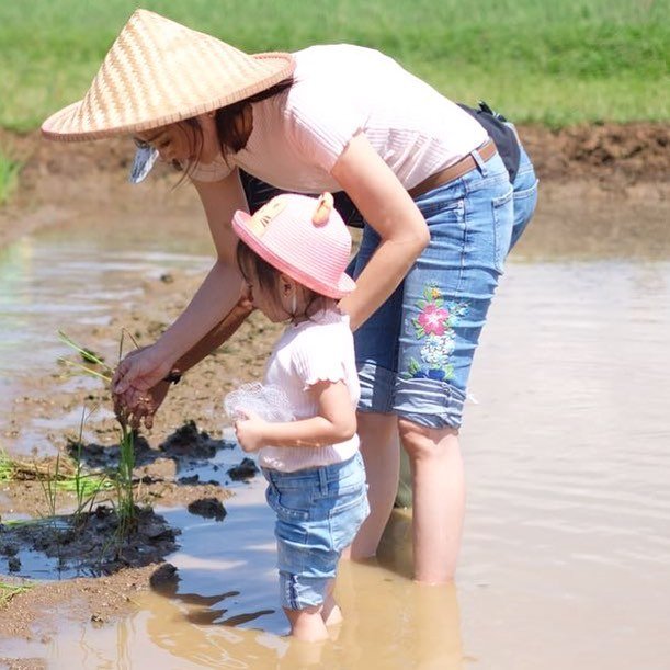 10 Potret Kehidupan Thalia yang Dekat dengan Alam dan Lingkungan 'Biasa'. Jarang Lihat Anak Artis Begini