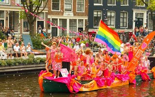 Amsterdam-Gay-Pride-Netherlands-©-Pavel-Kavalenkau-Dreamstime-50436089-e1446230551719 (1)