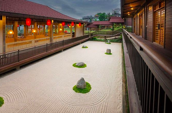 Nggak Harus ke Jepang, Kamu Bisa Menikmati Air Panas di Onsen Hot Spring Resort Malang!