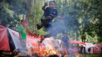 8 Potret Perjuangan Peserta Counterpain Mud Warrior 4. Nggak Jauh Beda Sama Waktu Kamu Menaklukkan Hati Mertua