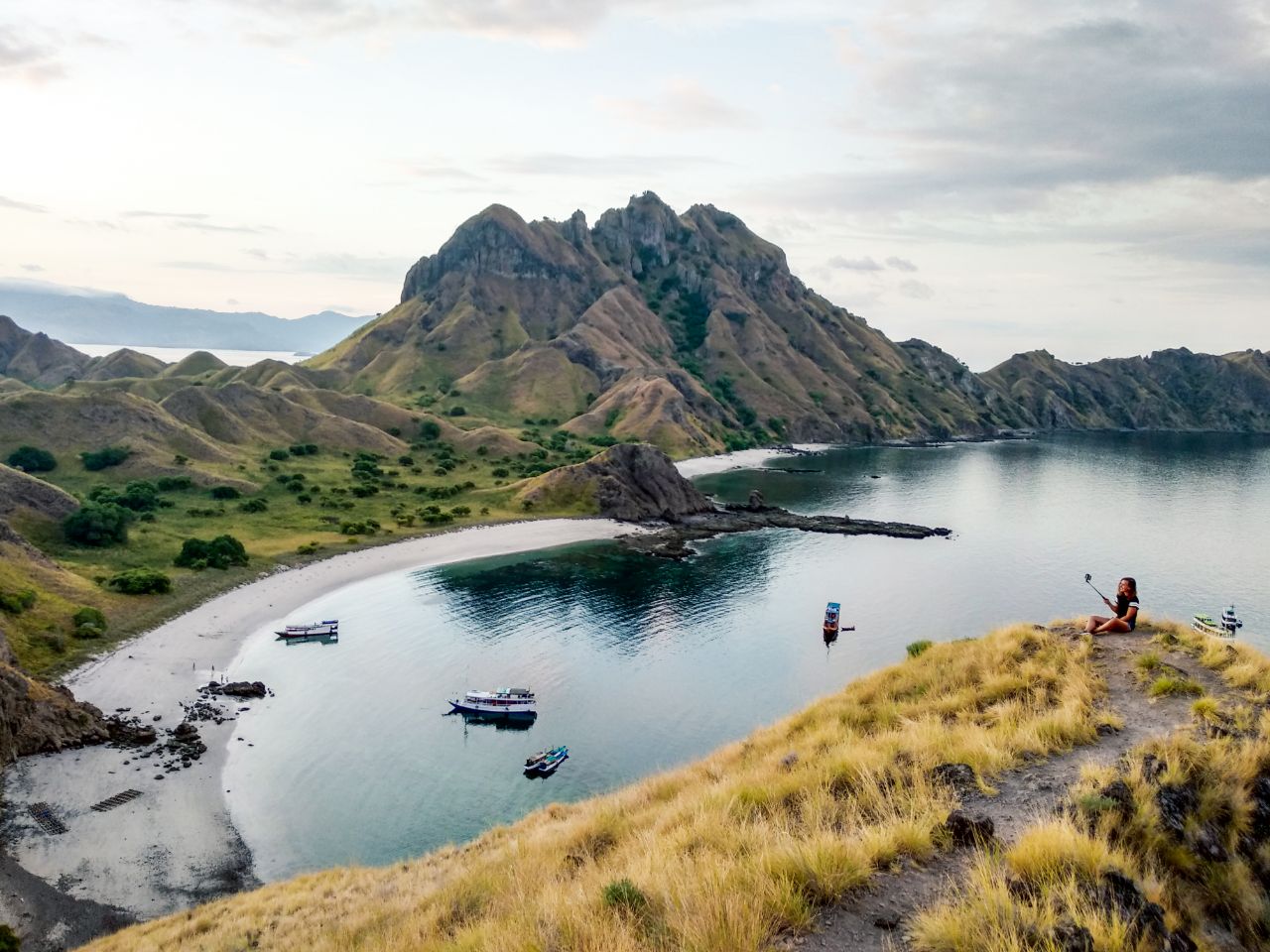 Pulau Padar, Salah Satu Pulau Paling Instagramable di Indonesia. Begini Potret Pesonanya yang Tiada Tara!