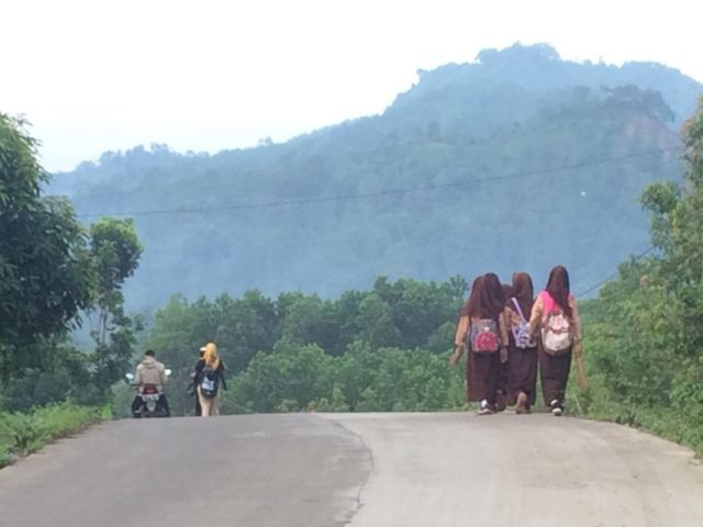 Kenal Lebih Dekat dengan Muniroh, Remaja Asal Banten yang Gigih Ingin Menjadi Guru