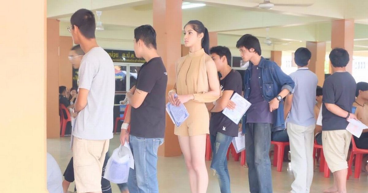 11 Penampakan Ladyboy Thailand yang Lagi Daftar Wajib Militer. Biar Kata Feminin, Jiwa mah Tetap Laki~