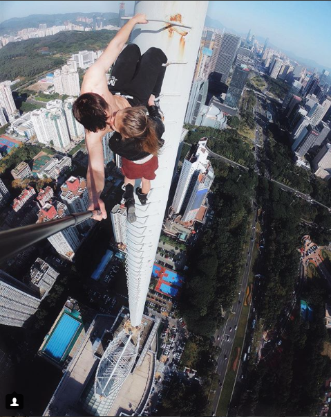 Pasangan Penantang Maut, Ivan dan Angela yang Suka Selfie di Gedung Pencakar Langit. Ngilu Lihatnya