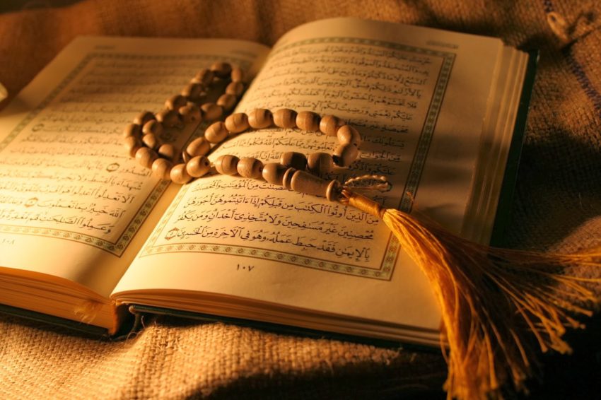 Al Qur'an Bukan Kitab Suci Fiksi