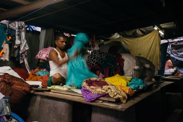 Yuk, Intip Potret Laundry Manual Terbesar di Dunia Ini. Nyucinya Masih Pakai Tangan Lho!