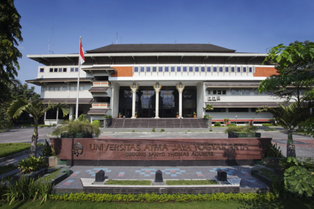 Gedung Thomas Aquinas UAJY Yang Berwibawa